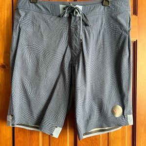 Men’s RVCA Signature Trunks size 32